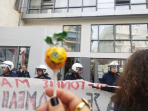 Καταγγελία για την πρωτοφανή βάρβαρη καταστολή της μαζικής κινητοποίησης εκπαιδευτικών, γονιών και μαθητ(ρι)ων ενάντια στις συγχωνεύσεις τμημάτων στην ΔΙ.Π.Ε. Α΄ Αθήνας, στις 23/10/2025